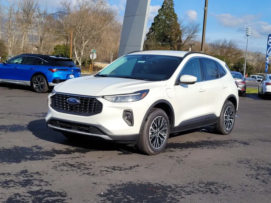 2025 Ford Escape in Star White Metallic Tri-Coat