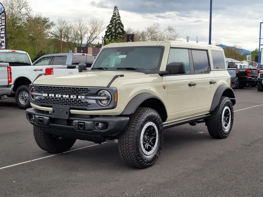 2026 Ford Bronco in Desert Sand
