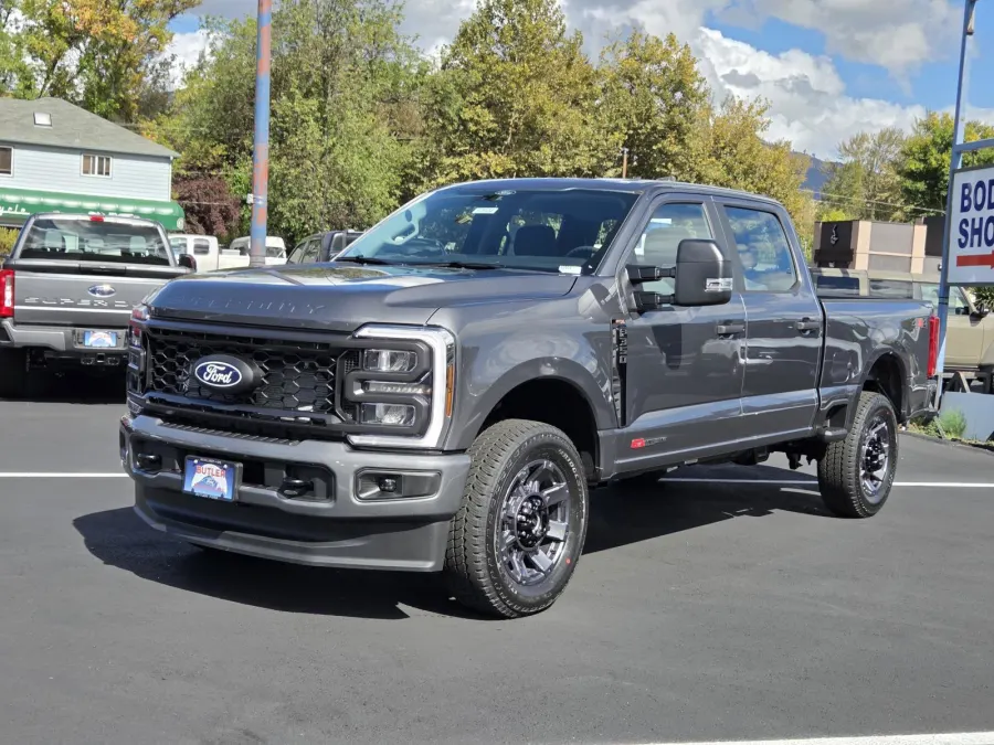 2027 Ford Super Duty F-350 SRW in Carbonized Gray Metallic