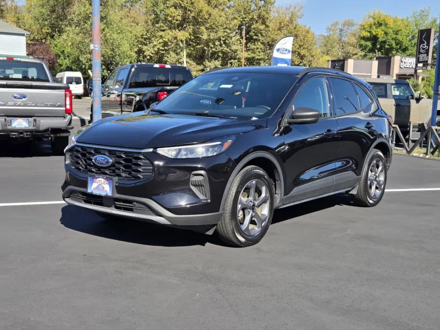 2025 Ford Escape in Black Metallic