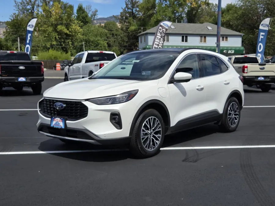 2024 Ford Escape in Star White Metallic Tri-Coat