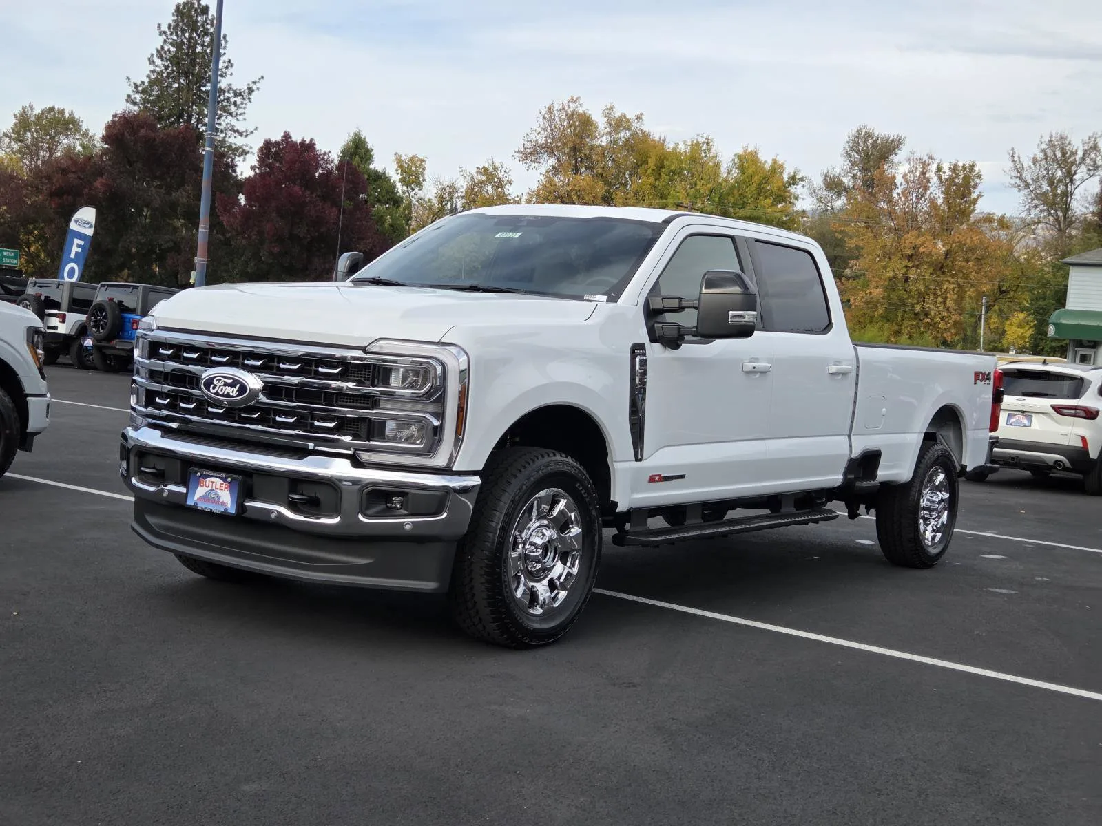 2027 Ford Super Duty F-350 SRW LARIAT in Oxford White