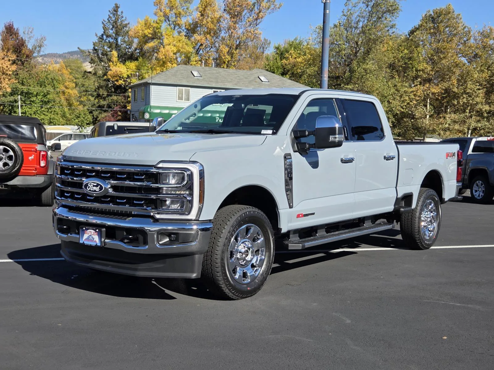 2027 Ford Super Duty F-350 SRW LARIAT in Glacier Gray Metallic Tri-Coat